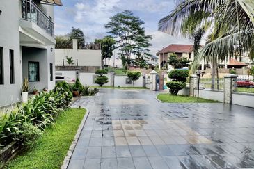 Jalan Straits View 1