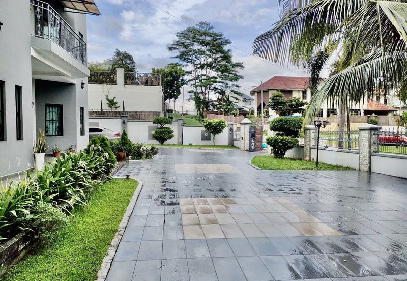 Jalan Straits View 1