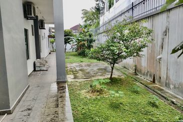 Jalan Straits View 1