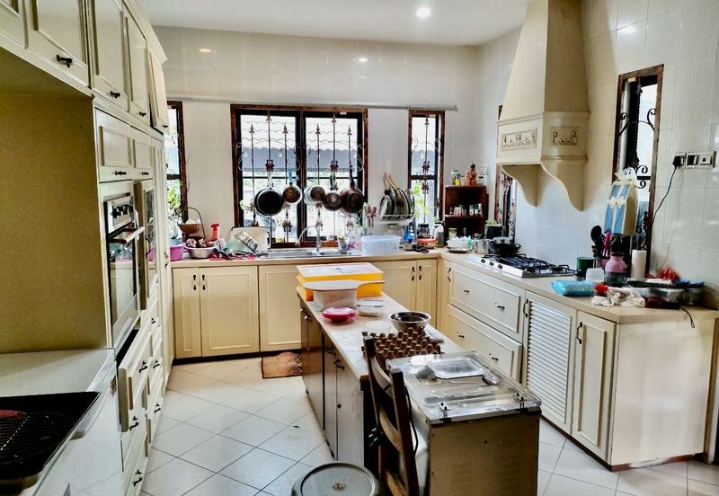 Jalan Straits View 1