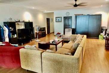 Jalan Straits View 1