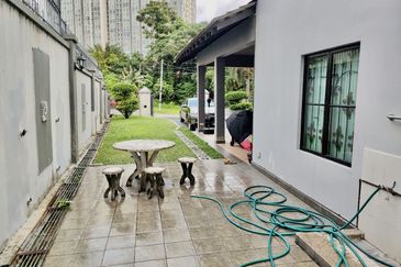 Jalan Straits View 1