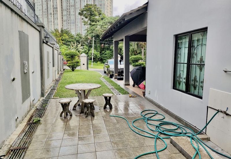 Jalan Straits View 1