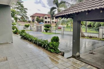 Jalan Straits View 1