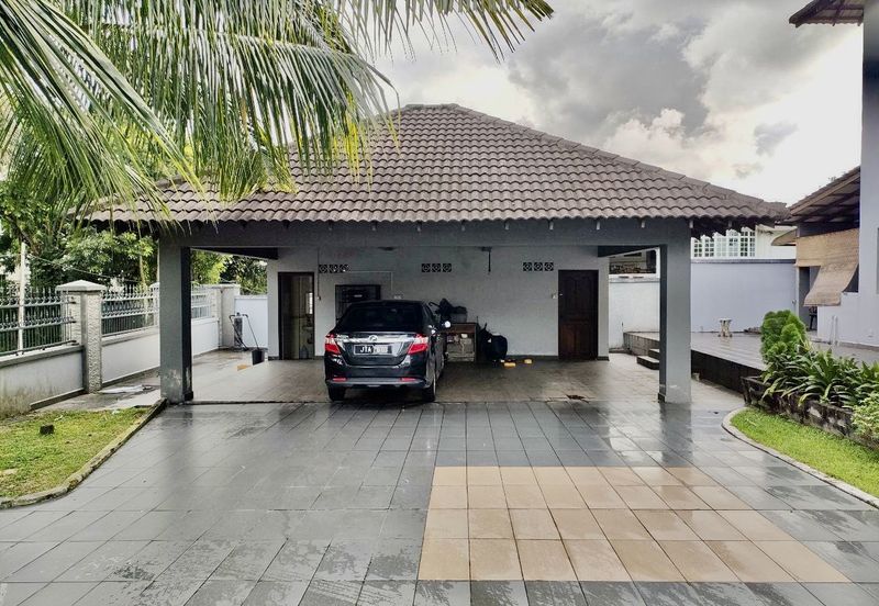 Jalan Straits View 1