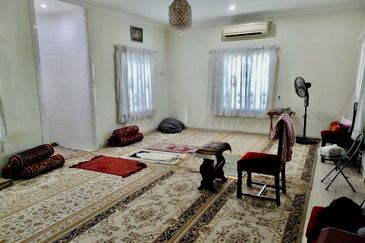 Jalan Straits View 1