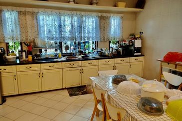 Jalan Straits View 1