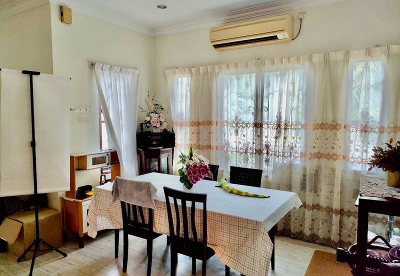 Jalan Straits View 2A