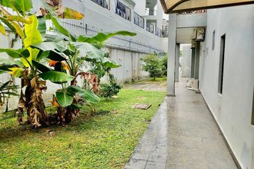 Jalan Straits View 2A