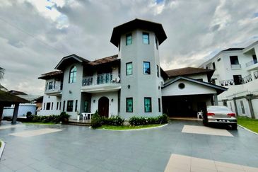 Jalan Straits View 2A