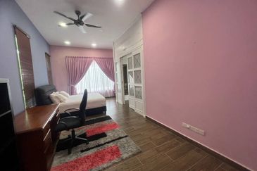 BEAUTIFUL BUNGALOW WITH POOL (NON BUMI LOT)