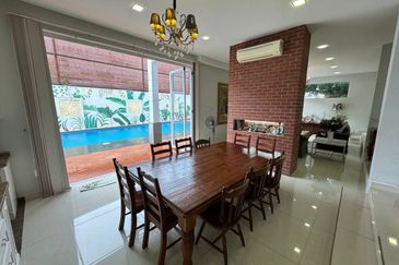 BEAUTIFUL BUNGALOW WITH POOL (NON BUMI LOT)
