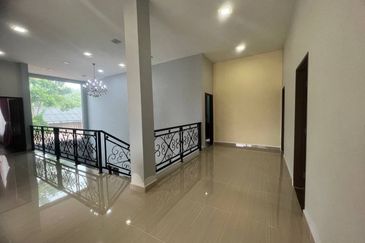 BEAUTIFUL BUNGALOW WITH POOL (NON BUMI LOT)