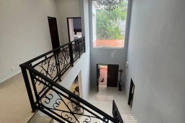 BEAUTIFUL BUNGALOW WITH POOL (NON BUMI LOT)