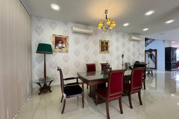 BEAUTIFUL BUNGALOW WITH POOL (NON BUMI LOT)