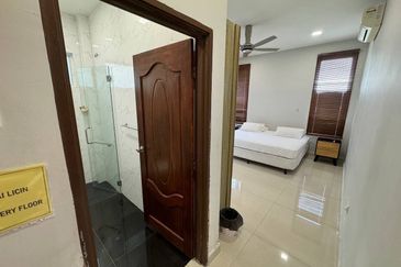 BEAUTIFUL BUNGALOW WITH POOL (NON BUMI LOT)