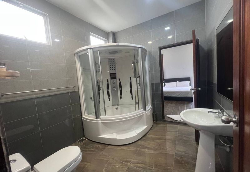 BEAUTIFUL BUNGALOW WITH POOL (NON BUMI LOT)