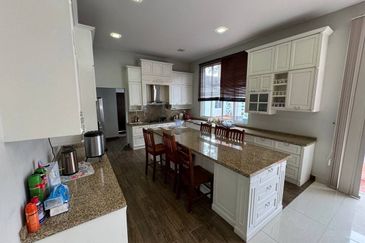 BEAUTIFUL BUNGALOW WITH POOL (NON BUMI LOT)