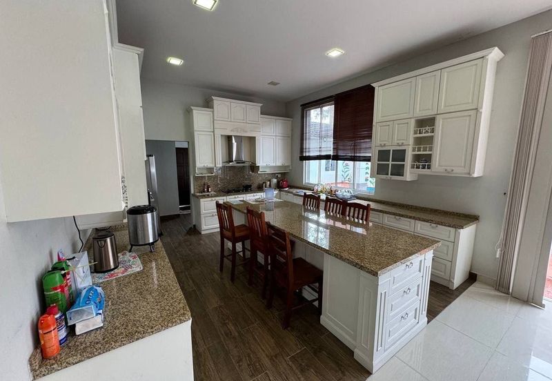 BEAUTIFUL BUNGALOW WITH POOL (NON BUMI LOT)