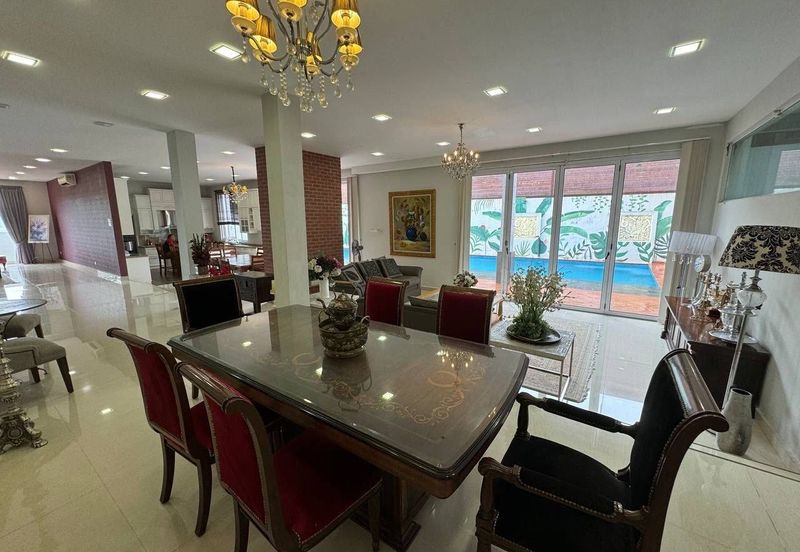 BEAUTIFUL BUNGALOW WITH POOL (NON BUMI LOT)