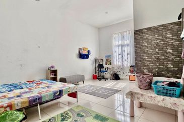 TAMAN IMPIANA KULAI (SEMI D EXTRALAND)