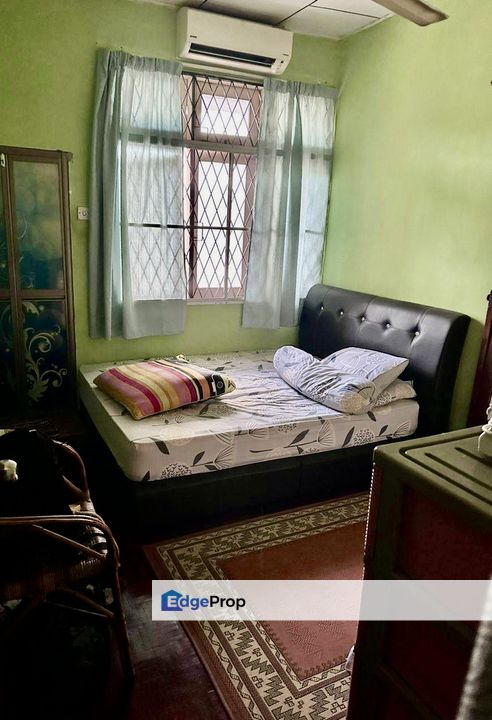 JALAN TENNGGONG AHMAD (DOUBLE STOREY 5 BILIK), Johor, Muar