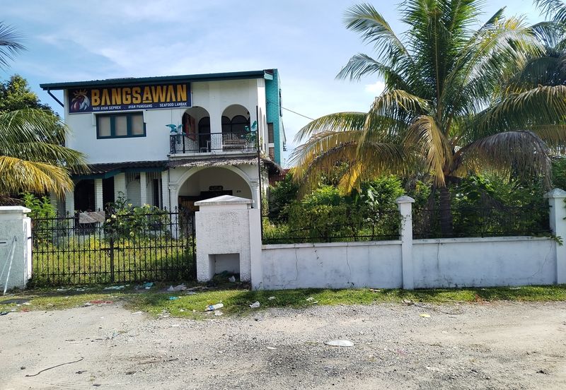 Sewa rumah bungalow sesuai jadi restoran