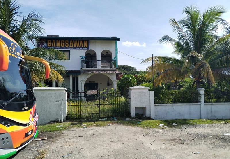 Sewa rumah bungalow sesuai jadi restoran