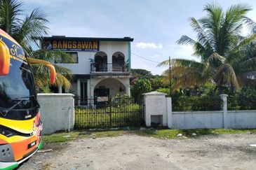 Sewa rumah bungalow sesuai jadi restoran