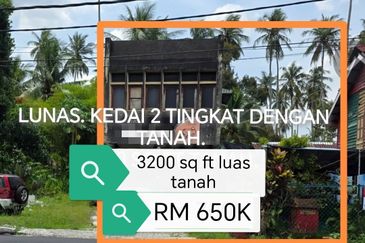 Kedai 2 tingkat dengan luas tanah 3200 sq ft LUNAS