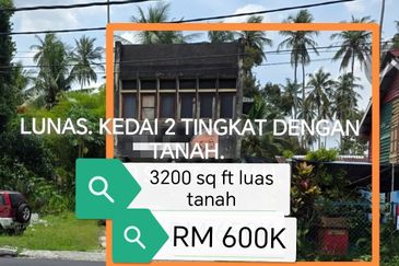 Kedai Lunas untuk dijual dengan tanah tepi
