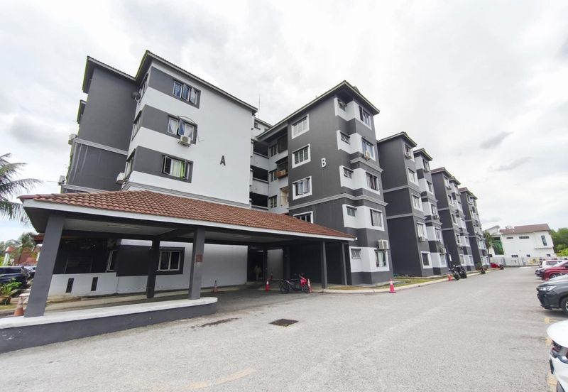 Lily Apartment, Taman Saujana Utama