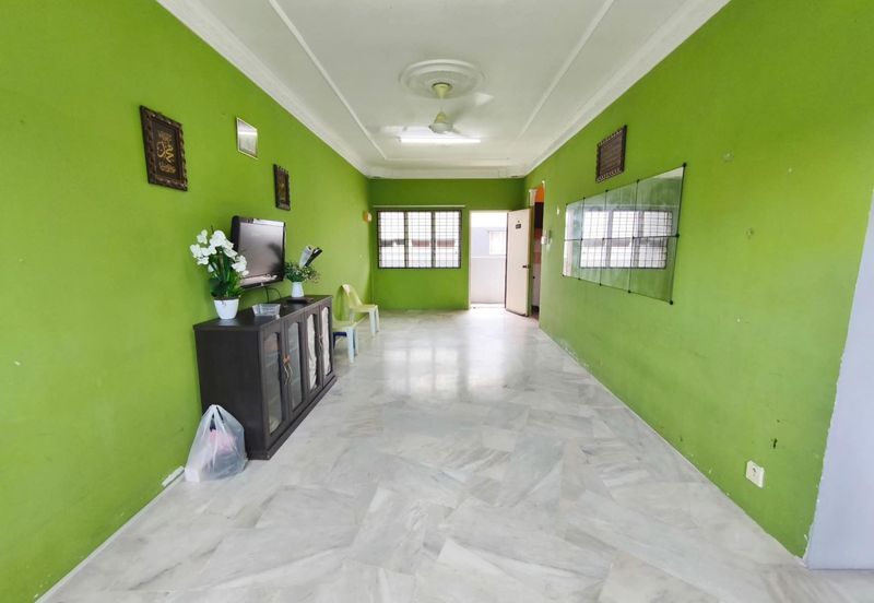 Lily Apartment, Taman Saujana Utama