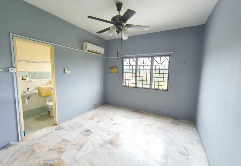 Lily Apartment, Taman Saujana Utama