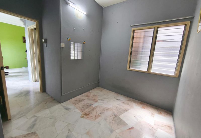 Lily Apartment, Taman Saujana Utama