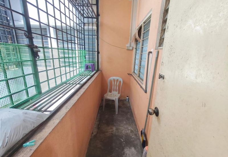 Lily Apartment, Taman Saujana Utama