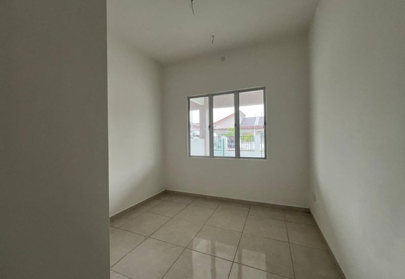 Under Waranty Semi-D Single Storey, Taman Salak Pekerti, Labu Lanjut, Sepang.