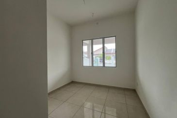 Under Waranty Semi-D Single Storey, Taman Salak Pekerti, Labu Lanjut, Sepang.