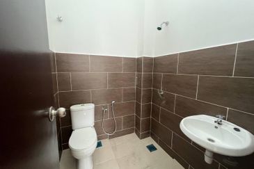 Under Waranty Semi-D Single Storey, Taman Salak Pekerti, Labu Lanjut, Sepang.