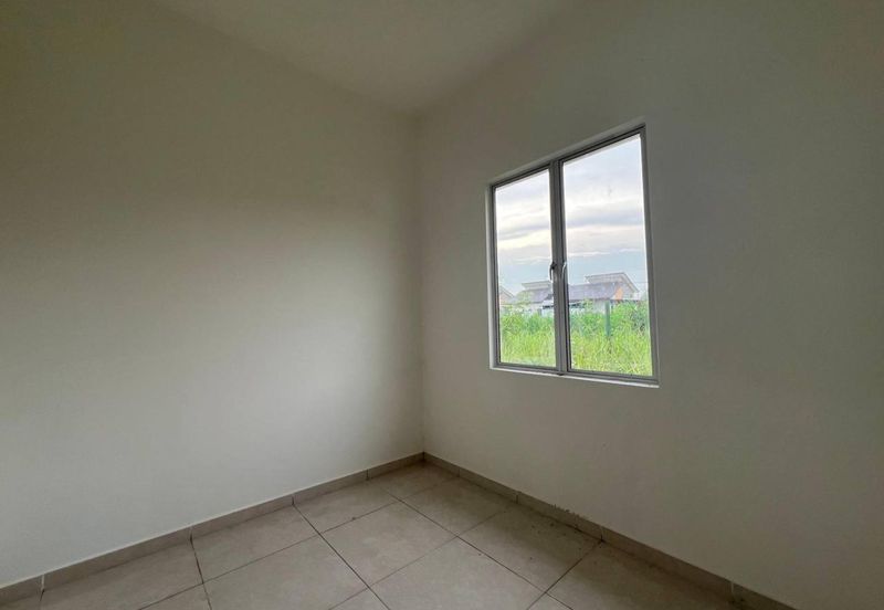 Under Waranty Semi-D Single Storey, Taman Salak Pekerti, Labu Lanjut, Sepang.