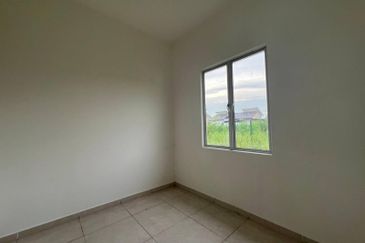 Under Waranty Semi-D Single Storey, Taman Salak Pekerti, Labu Lanjut, Sepang.