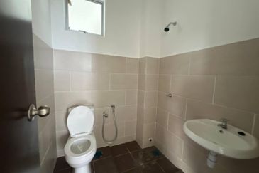 Under Waranty Semi-D Single Storey, Taman Salak Pekerti, Labu Lanjut, Sepang.