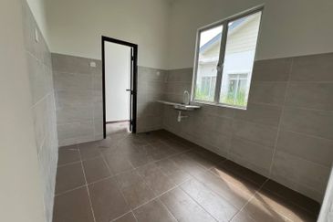 Under Waranty Semi-D Single Storey, Taman Salak Pekerti, Labu Lanjut, Sepang.