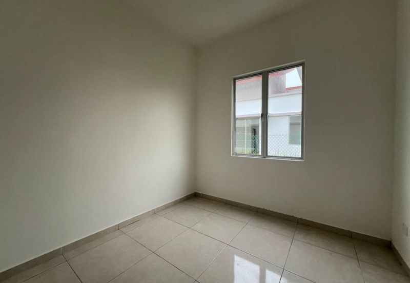 Under Waranty Semi-D Single Storey, Taman Salak Pekerti, Labu Lanjut, Sepang.