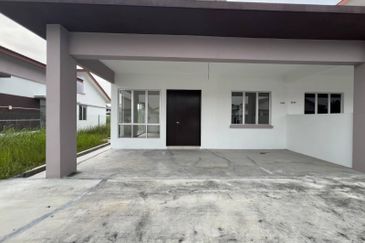 Under Waranty Semi-D Single Storey, Taman Salak Pekerti, Labu Lanjut, Sepang.