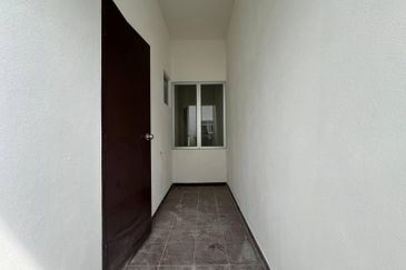 Under Waranty Semi-D Single Storey, Taman Salak Pekerti, Labu Lanjut, Sepang.