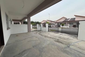 Under Waranty Semi-D Single Storey, Taman Salak Pekerti, Labu Lanjut, Sepang.