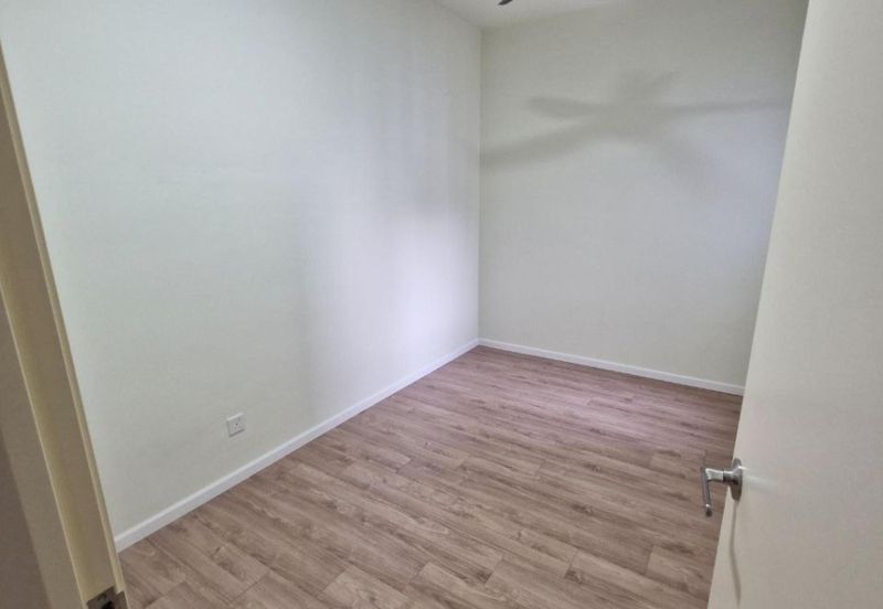 CONDO - DIAN 1 RESIDENCY-MIDDLE FLOOR-2 PARKING LOT+BALCONY-BUMI UNIT-HOT SEK 13 SHAH ALAM FULL LOAN