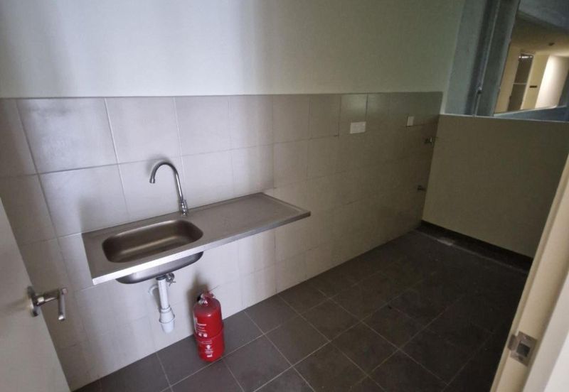 CONDO - DIAN 1 RESIDENCY-MIDDLE FLOOR-2 PARKING LOT+BALCONY-BUMI UNIT-HOT SEK 13 SHAH ALAM FULL LOAN