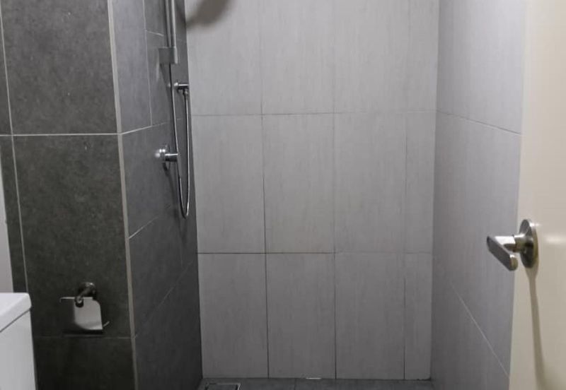 CONDO - DIAN 1 RESIDENCY-MIDDLE FLOOR-2 PARKING LOT+BALCONY-BUMI UNIT-HOT SEK 13 SHAH ALAM FULL LOAN